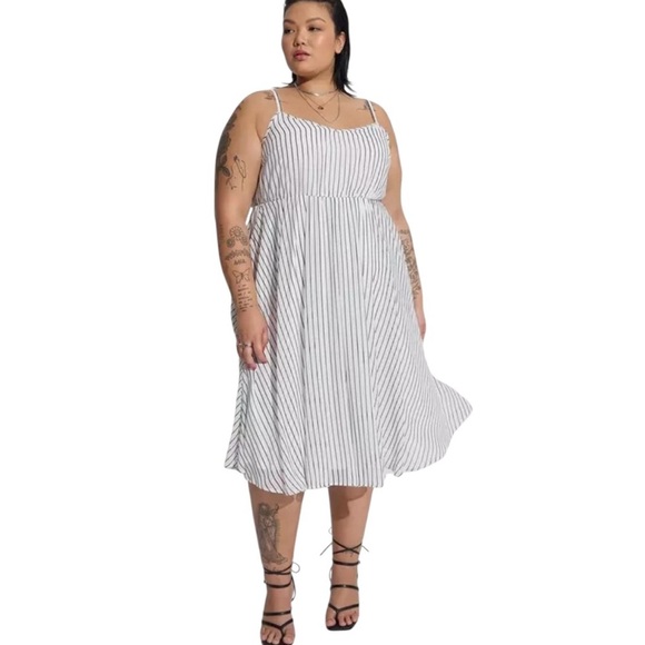 torrid Dresses & Skirts - Torrid Midi Chiffon Black and White Stripes Pleated Dress Size 3